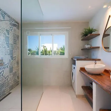 Luxurious A2 In A Quiet Complex With Pool 100m From The Sea Lägenhet Charco del Palo