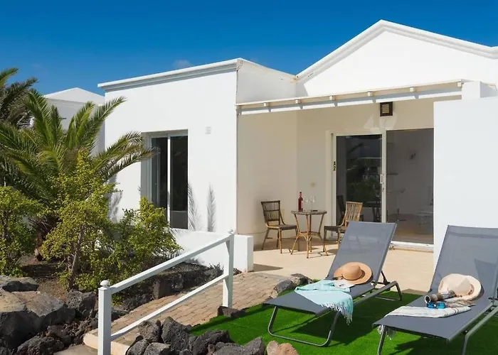 Lägenhet Luxurious A2 In A Quiet Complex With Pool 100m From The Sea