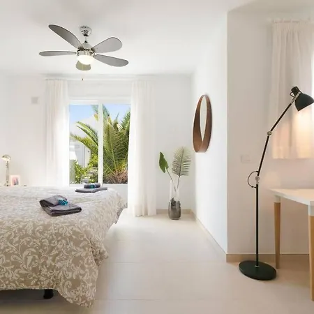 Apartment Luxurious A2 In A Quiet Complex With Pool 100m From The Sea Charco del Palo